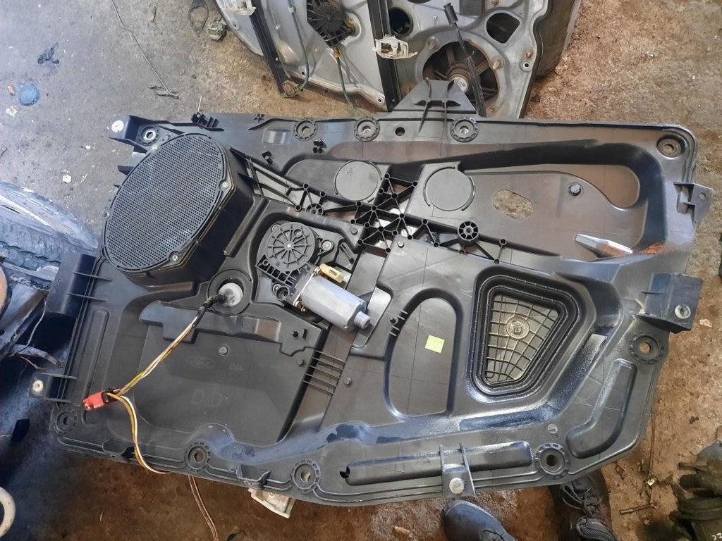 Elevalunas delantero derecho - Ford Fiesta VI (1.4 16V (80 cv)) (2005)