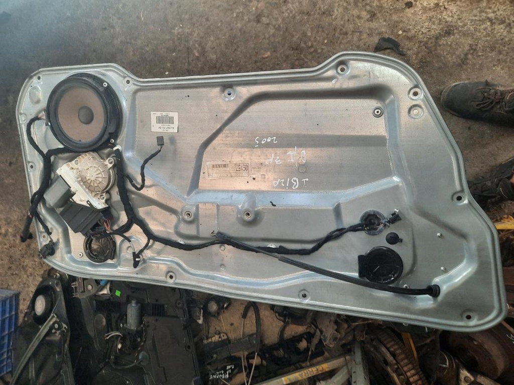 Elevalunas delantero izquierdo - Seat Ibiza III (1.4 16V (100 cv)) (2005)