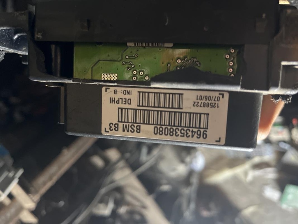 Caja de reles / fusibles - Peugeot 307 (1.6 HDi (110))
