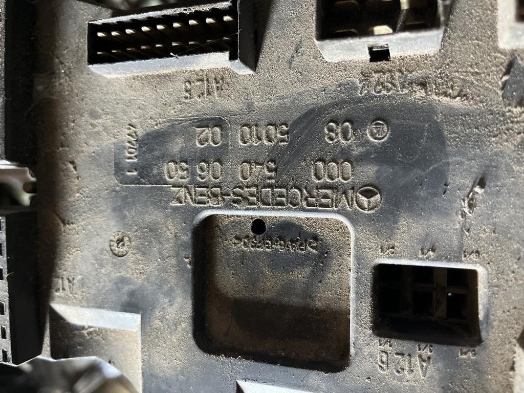 Caja de reles / fusibles - Mercedes Benz Vito (W638) (V 200 CDI (102 cv))