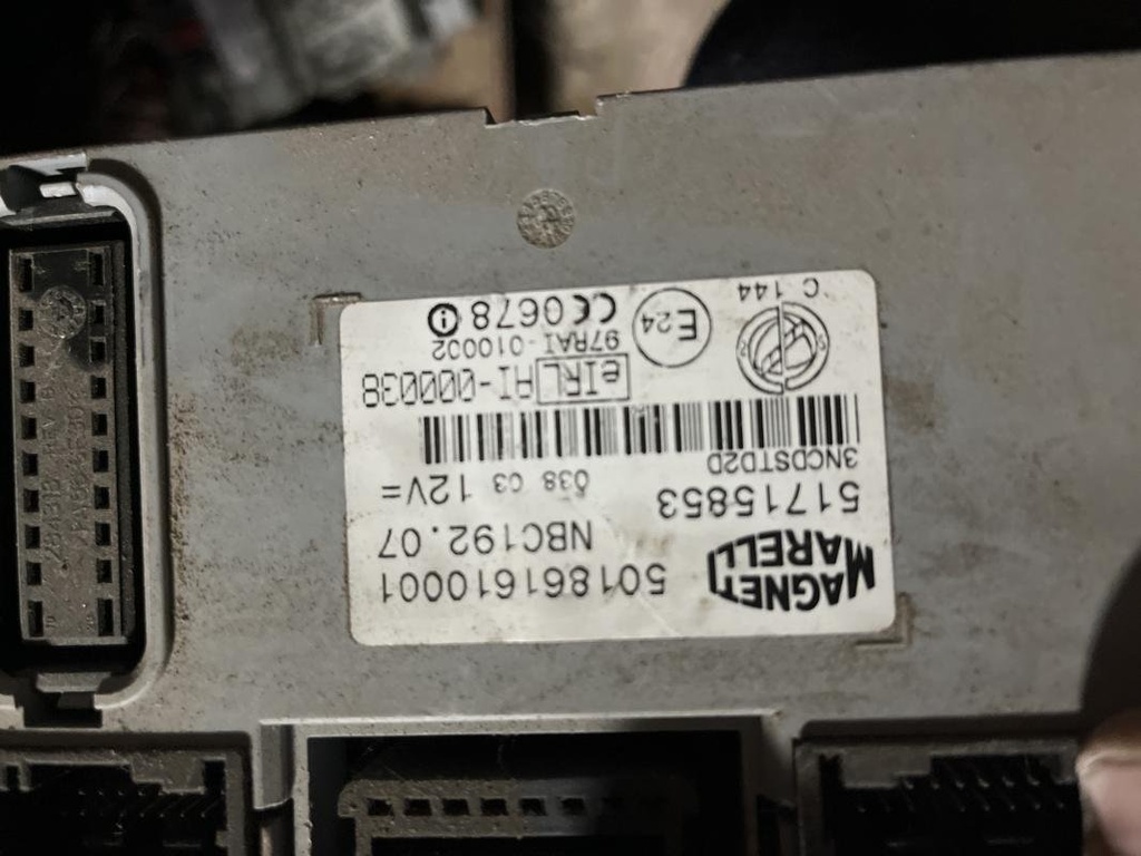 Caja de reles / fusibles - Fiat Stilo (192) (1.9 JTD (3 dr) (115 cv))