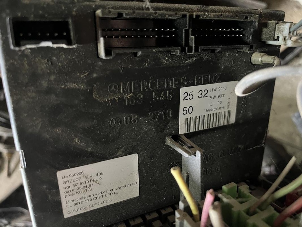 Caja de reles / fusibles - Mercedes Benz ML (W163) (ML 270 CDI (163 cv))