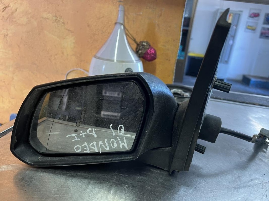 Retrovisor izquierdo - Ford Mondeo II Hatchback (2.0 16V (145 cv)) (2001)