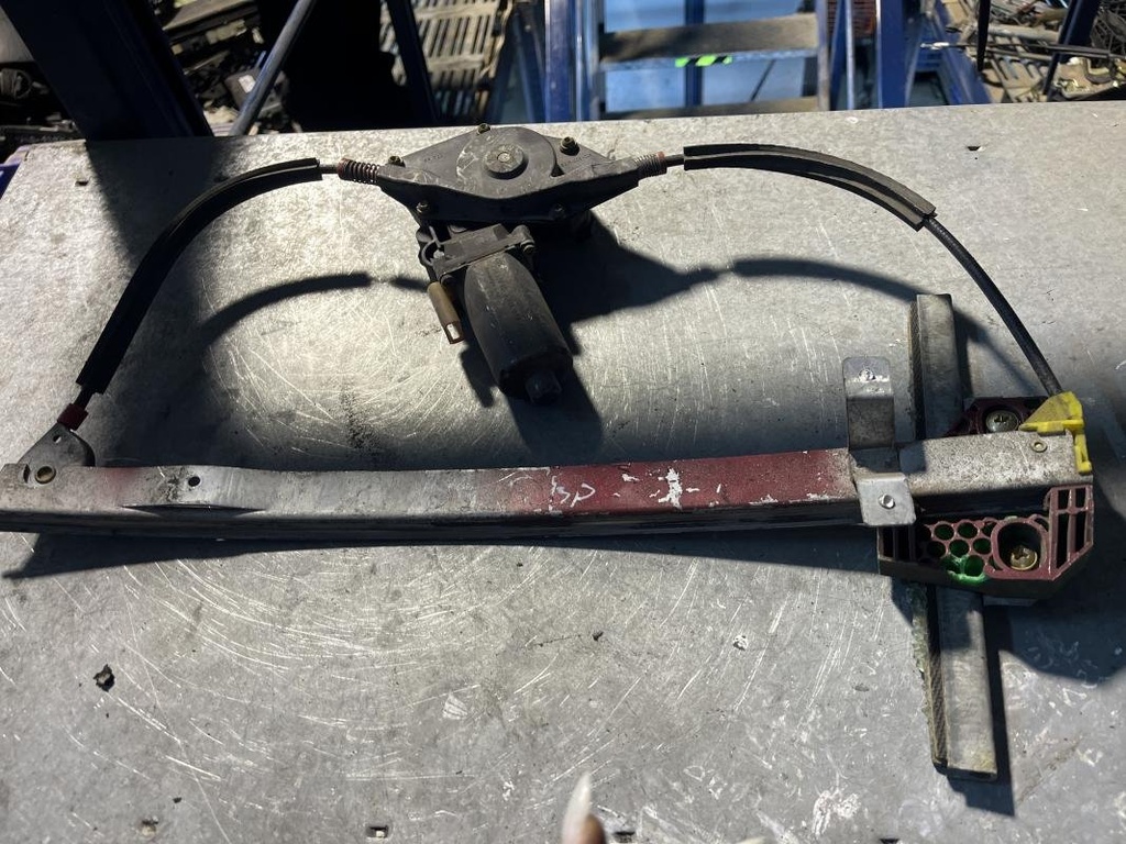Elevalunas delantero izquierdo - Ford KA (RBT) (1.0 i (52 cv))