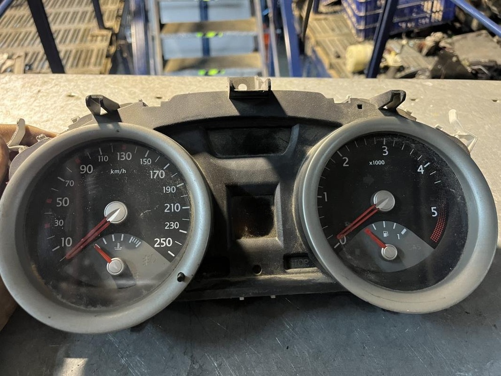 Cuenta kilometros - Renault Megane II (1.4 16V (98 cv)) (2005)