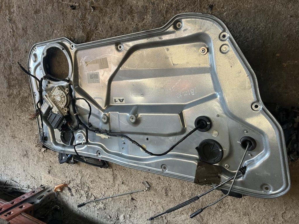 Elevalunas delantero izquierdo - Seat Ibiza III (1.4 16V (75 cv))