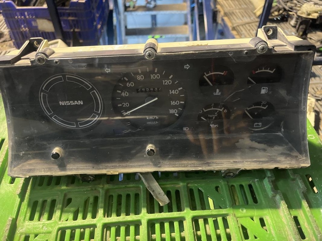 Cuenta kilometros - Nissan Patrol Station Wagon (W160) (2.8 (W160) (120 cv))