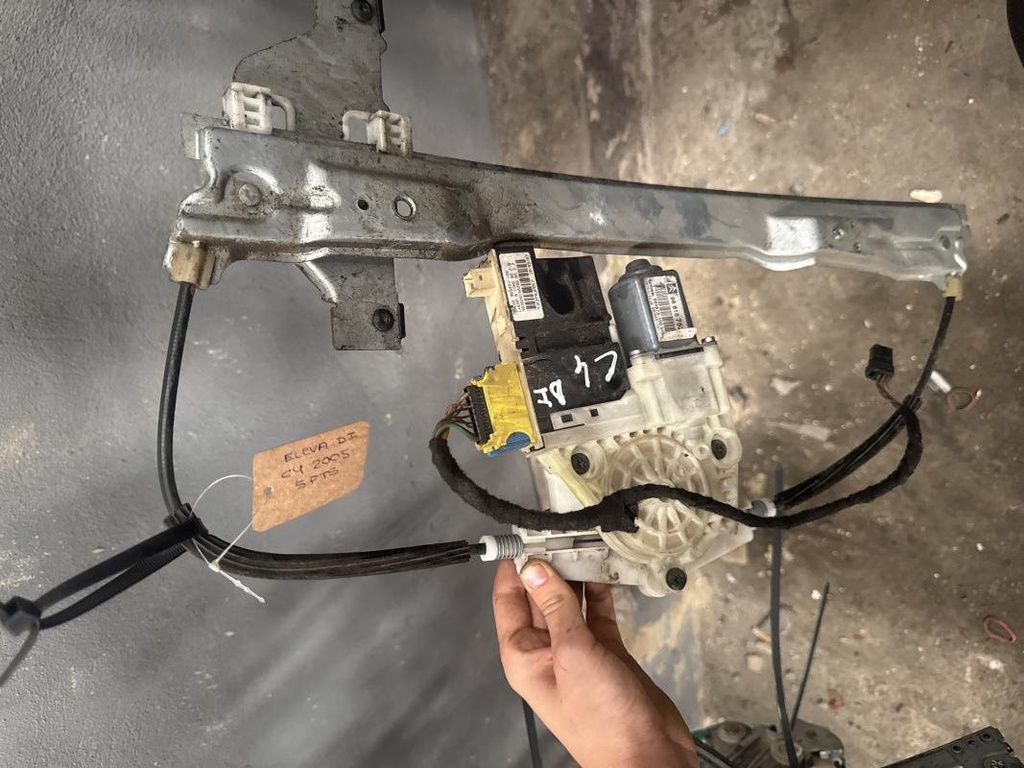 Elevalunas delantero izquierdo - Citroen C4 I Hatchback (Fase I, 2004) (1.6i 16V (109 cv))