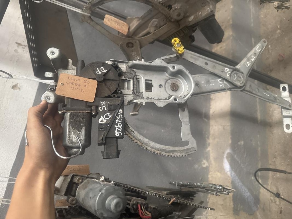Elevalunas delantero derecho - Opel Corsa C (1.7 DTI 16V (65 cv))