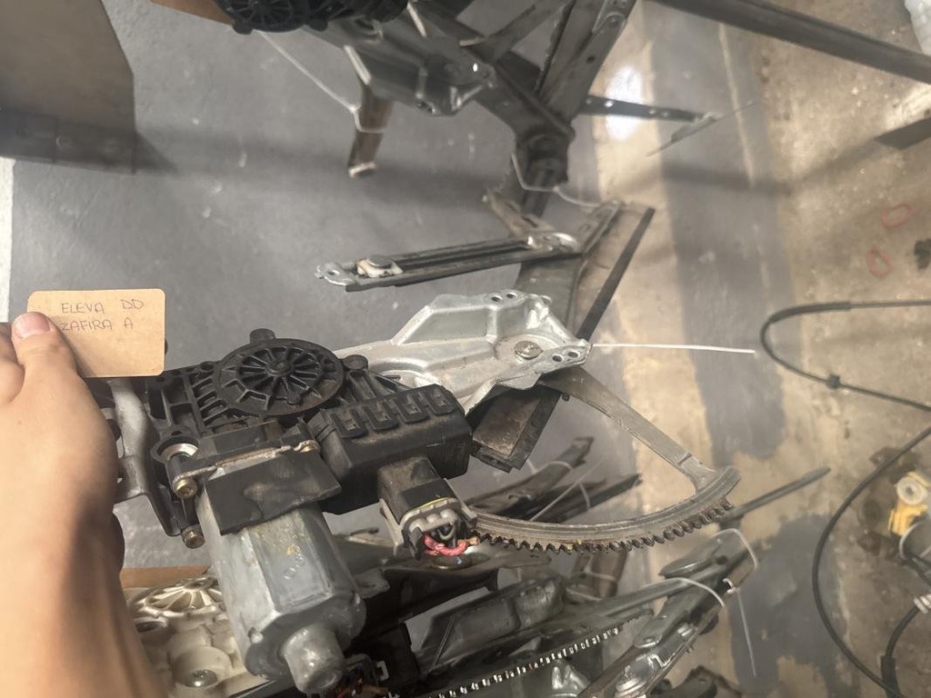 Elevalunas delantero derecho - Opel Zafira A (T3000) (2.0 16V DTI (101 cv))