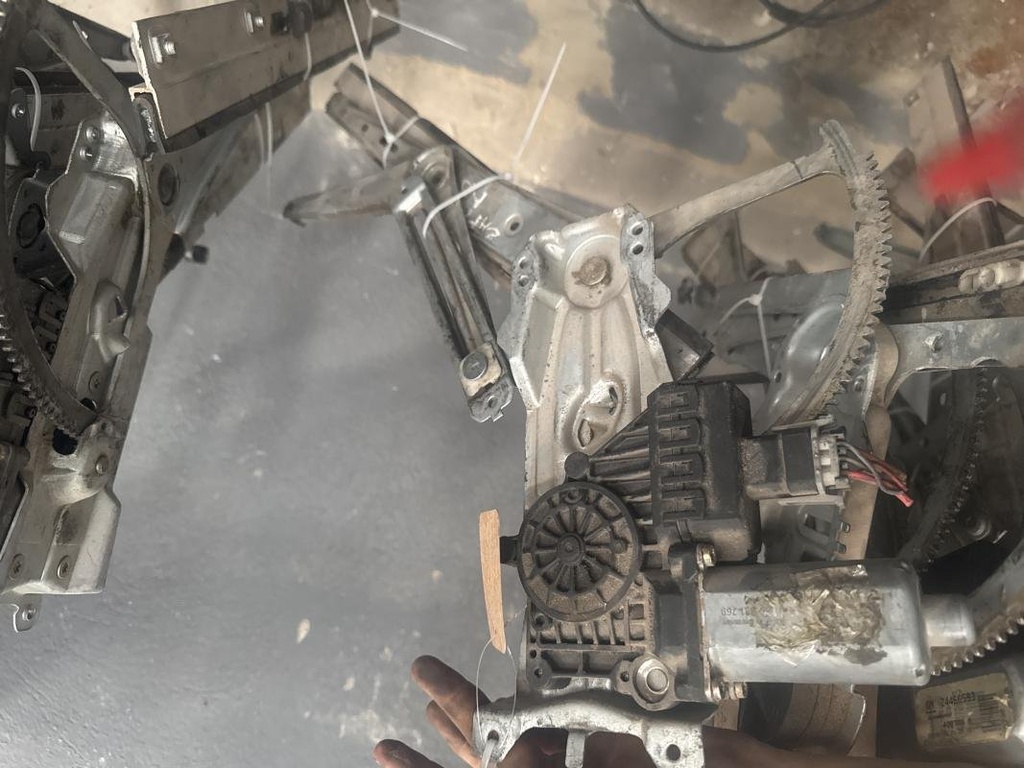 Elevalunas delantero derecho - Opel Zafira A (T3000) (2.0 16V DTI (101 cv))