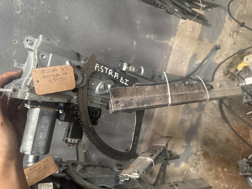 Elevalunas delantero izquierdo - Opel Astra H (1.6i 16V (105 cv))