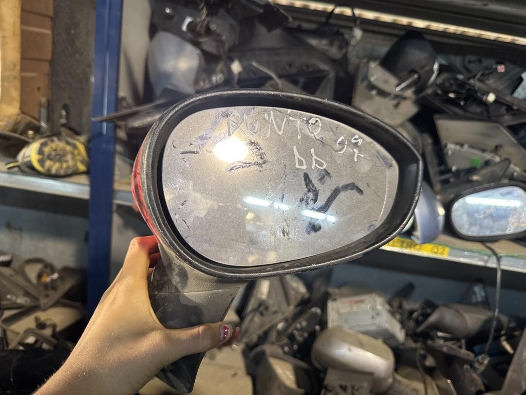 Retrovisor derecho - Fiat Punto III (1.2i 16V (80 cv) CVT)