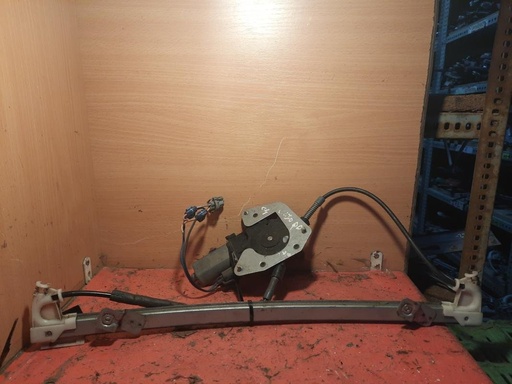[1071758468168] Elevalunas delantero derecho - Renault Clio II (1.2 i 16V (75 cv)) (2004)