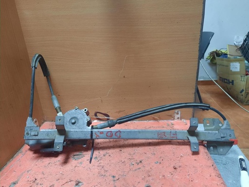 [1111829576372] Elevalunas delantero derecho - Ford Fiesta II (1.3 (FBD) (69 cv)) (1989)