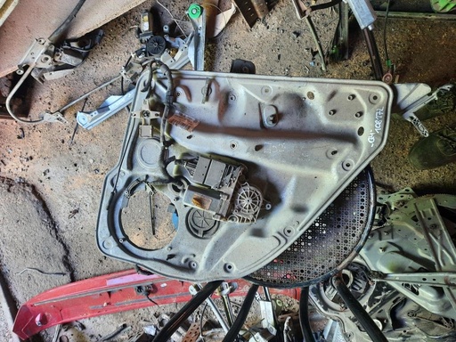 [1151047108172] Elevalunas trasero izquierdo - Volkswagen Golf IV (1J1) (1.6 16V (105 cv))