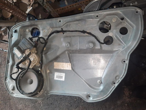 [12221050464263] Elevalunas trasero izquierdo - Seat Ibiza III (1.4 16V (100 cv)) (2003)