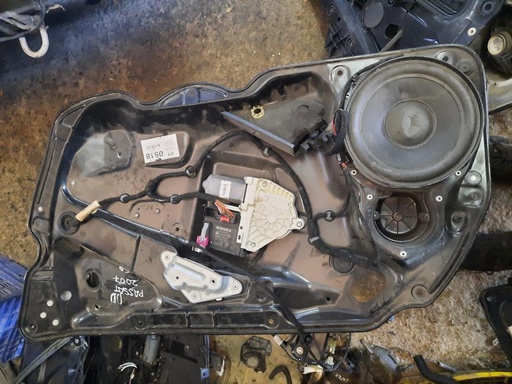 [8041329108064] Elevalunas delantero derecho - Volkswagen Passat Variant (B6) (1.6 i (102)) (2007)