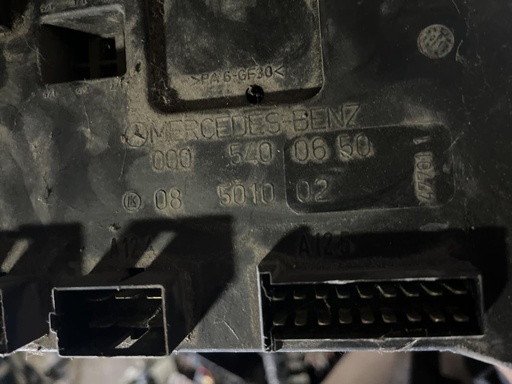 [9221709175457] Caja de reles / fusibles - Mercedes Benz Vito (W638) (V 230 (143 cv)) (2000)