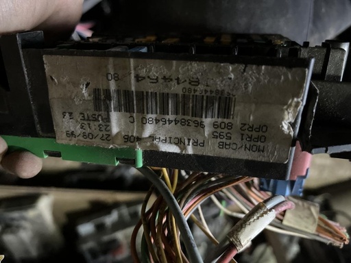 [9221735137251] Caja de reles / fusibles - Peugeot 406 (8) (2.0 HDI (110 cv)) (2000)