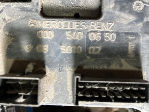 [9231327381041] Caja de reles / fusibles - Mercedes Benz Vito (W638) (V 200 CDI (102 cv))