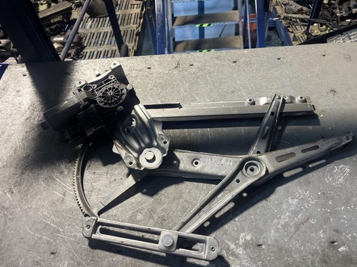 [3161651401110] Elevalunas delantero derecho - Opel Zafira A (T3000) (1.8 16V (125 cv) Automatico)