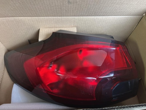 [1161728094841] Piloto trasero izquierdo - Opel Zafira Tourer C (1.4 (140 cv) Turbo Ecotec Automatico)