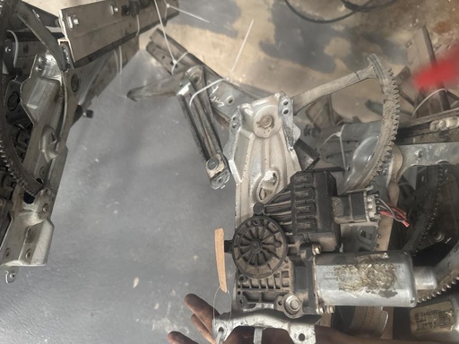 [6251049023934] Elevalunas delantero derecho - Opel Zafira A (T3000) (2.0 16V DTI (101 cv))